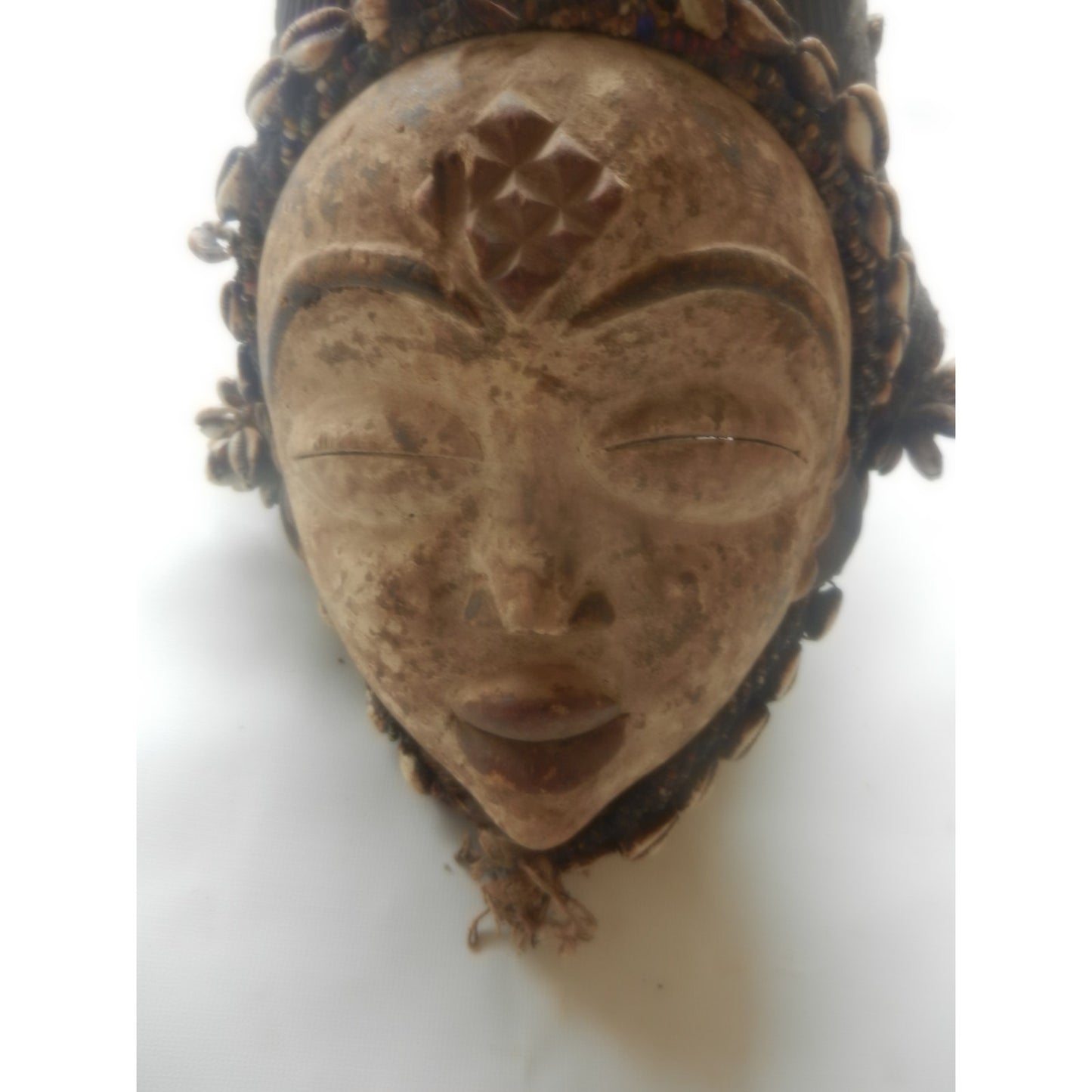 Punu Mukudj White Mask – Gabon, Carved Wood With Kaolin And Cowrie Shells, 28 Cm